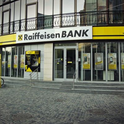 Raiffeisen Bank a început returnarea sumelor pentru clienții păgubiți