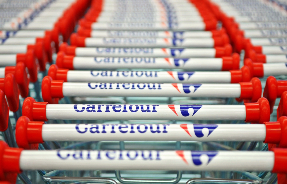football Airfield crab Carrefour a lansat campania LOVE pentru reciclarea bateriilor - NewMoney