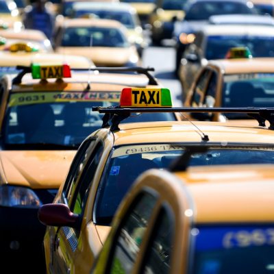 Noi reguli pentru taximetriştii din Bucureşti. Ce interdicţie vrea să impună Primăria Capitalei