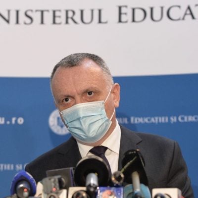 Sorin Cîmpeanu îi pune la colţ pe profesori: În 2022 au fost alocate creşteri salariale de 4% în educaţie