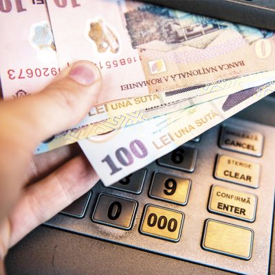 De ce preferă românii cash-ul în condițiile în care au posibilitatea de plăti atât cu cardul cât și cu diverse device-uri